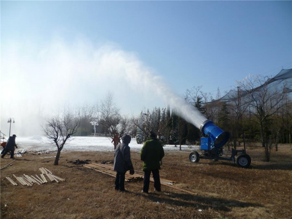 山東臨沂盛能游樂園造雪現(xiàn)場